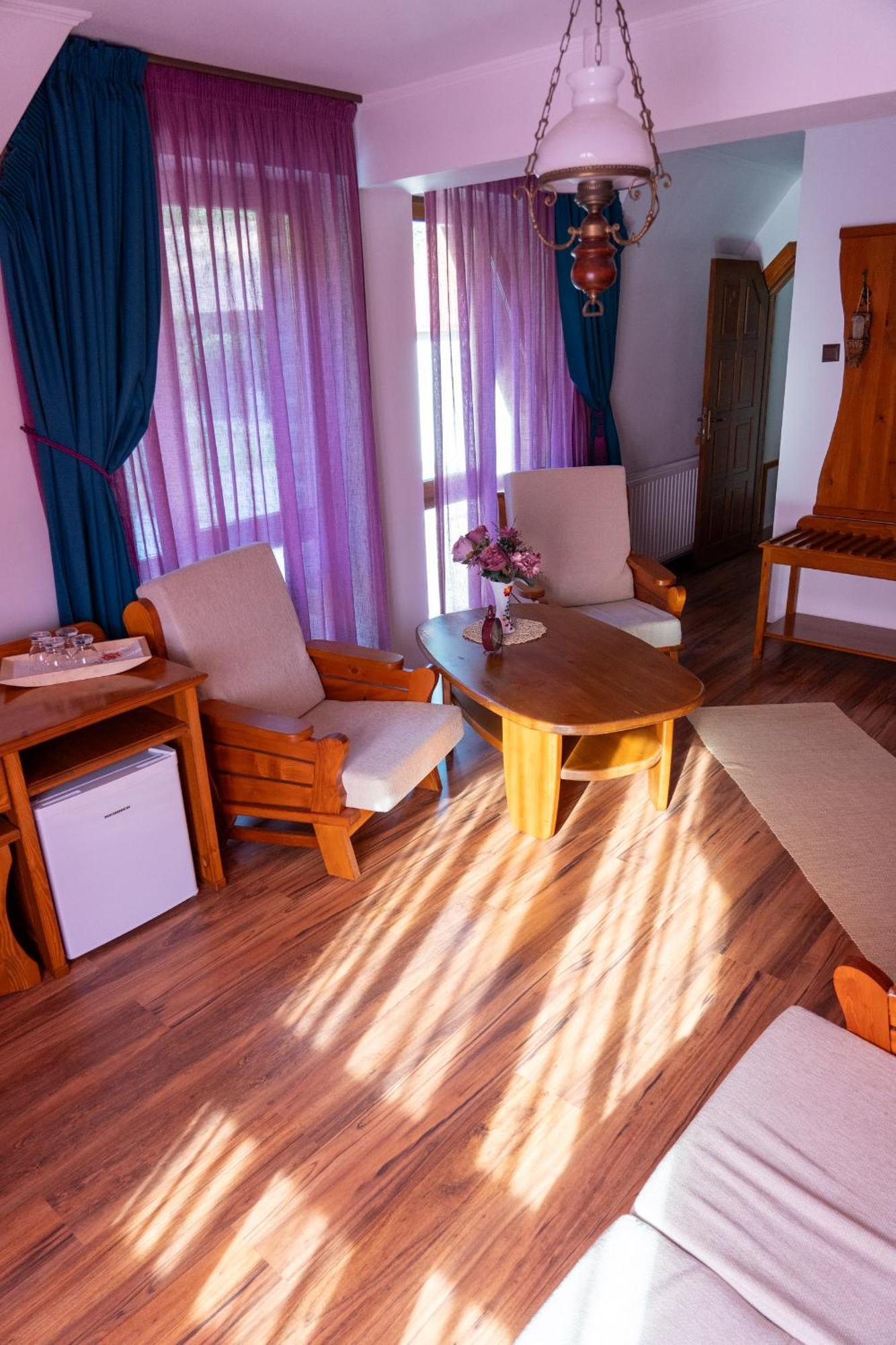 5.Evszak Hotel Sfântu-Gheorghe Eksteriør billede