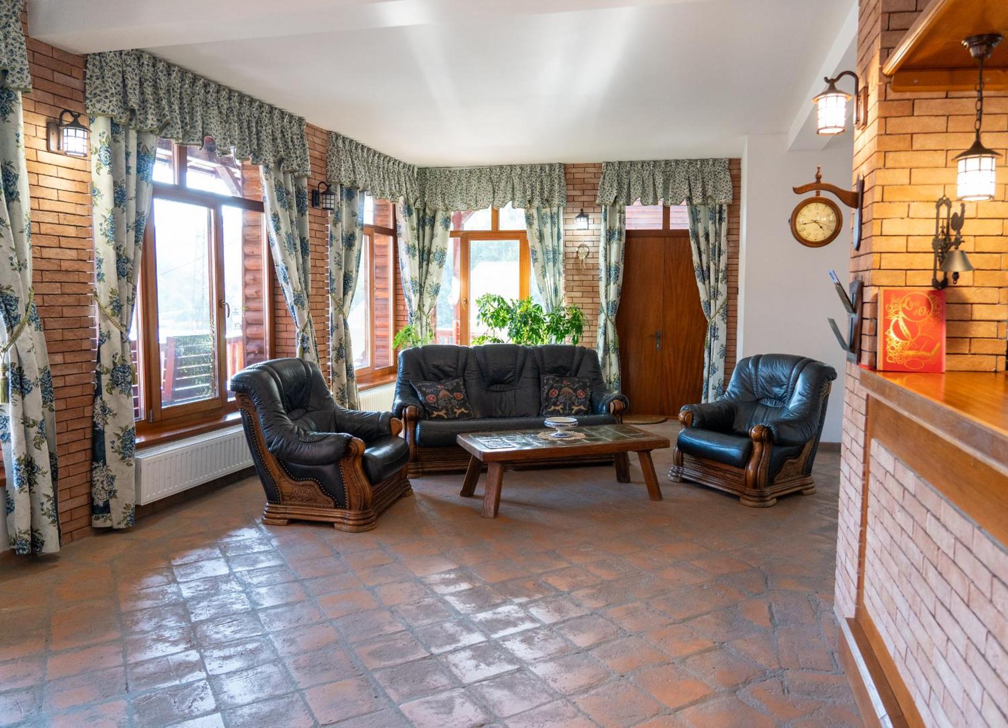 5.Evszak Hotel Sfântu-Gheorghe Eksteriør billede