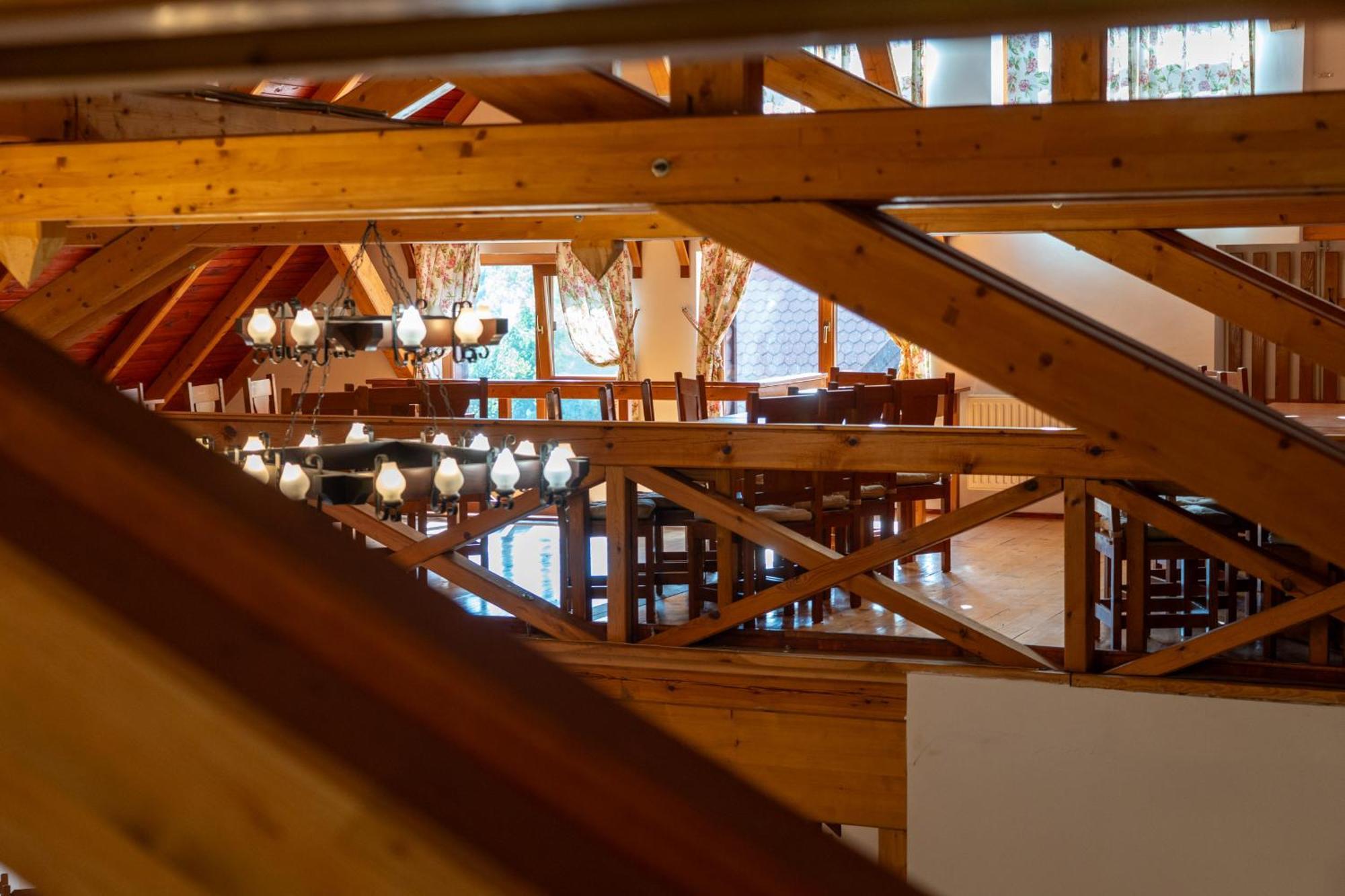 5.Evszak Hotel Sfântu-Gheorghe Eksteriør billede