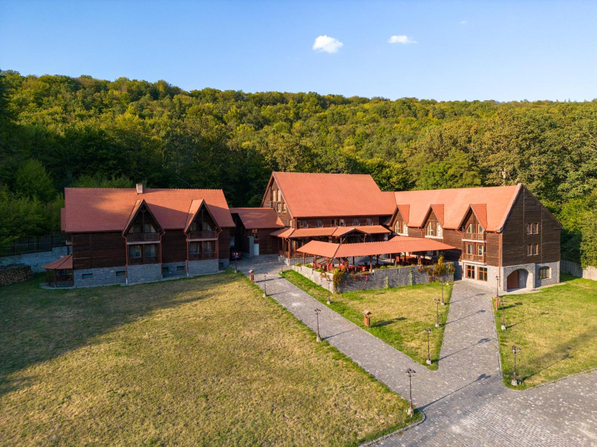5.Evszak Hotel Sfântu-Gheorghe Eksteriør billede