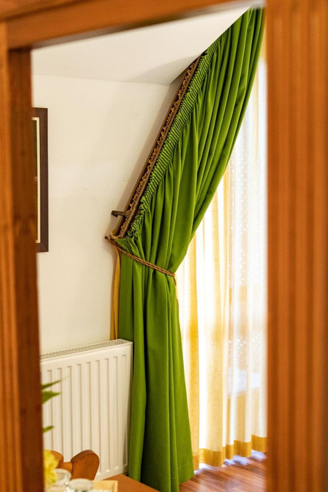 5.Evszak Hotel Sfântu-Gheorghe Eksteriør billede