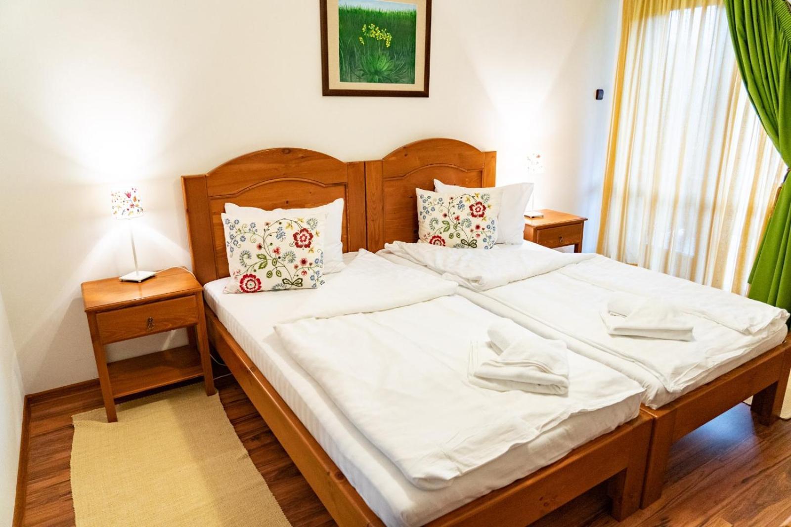 5.Evszak Hotel Sfântu-Gheorghe Eksteriør billede