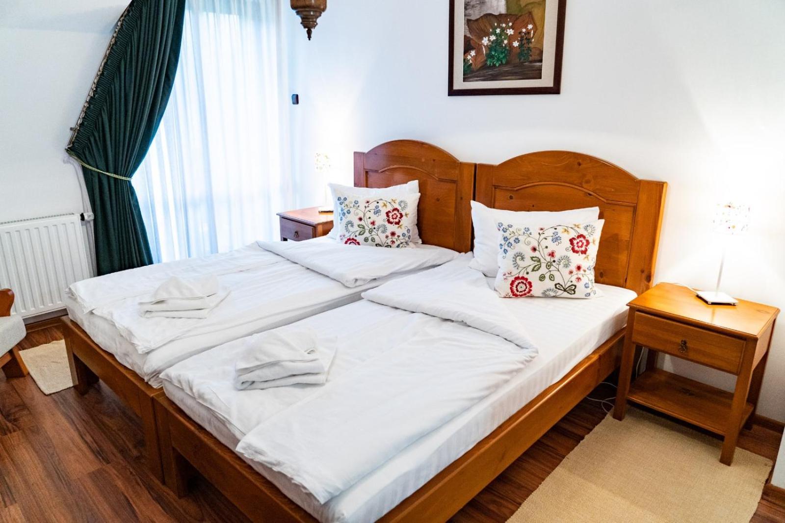 5.Evszak Hotel Sfântu-Gheorghe Eksteriør billede