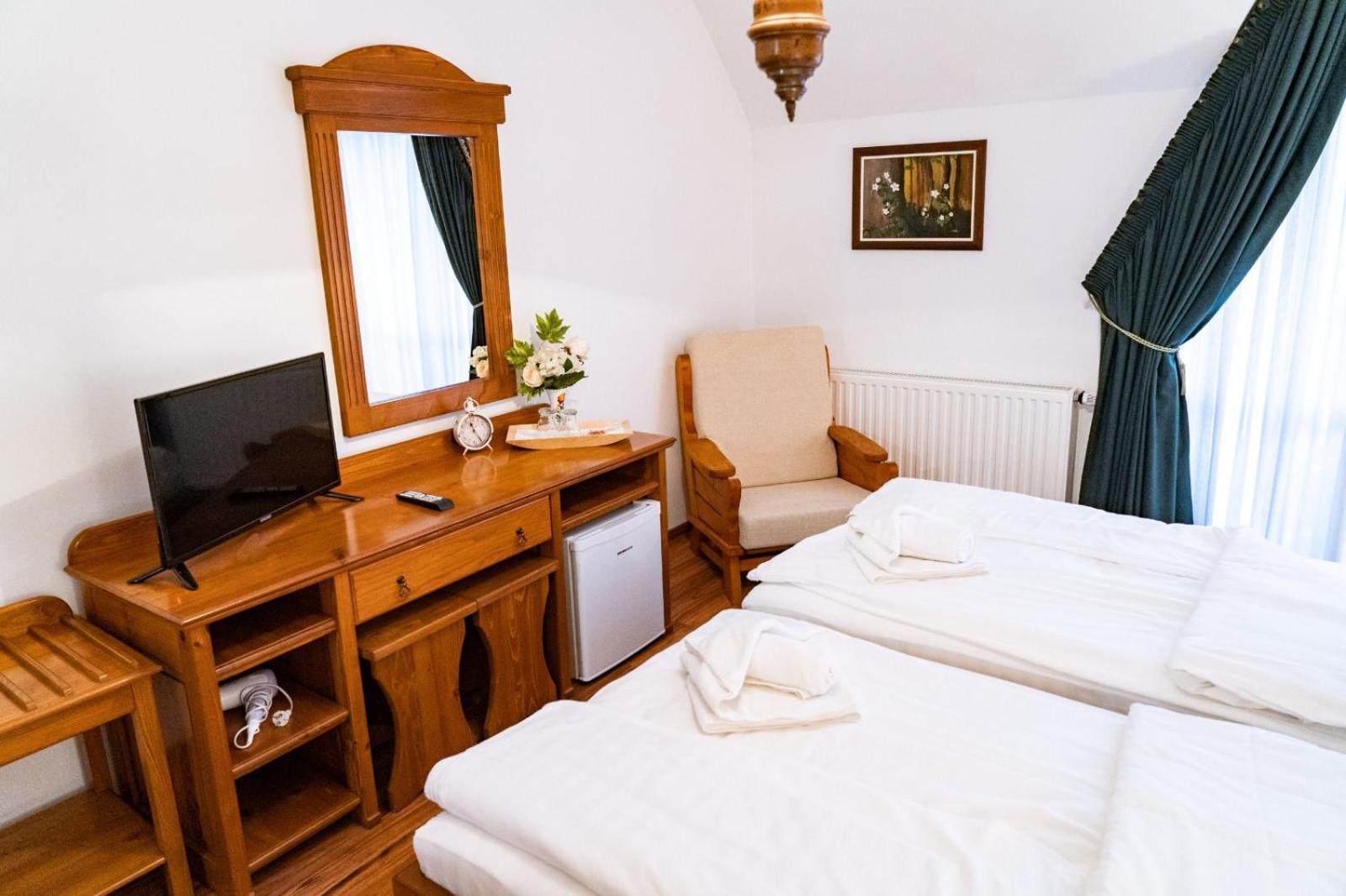 5.Evszak Hotel Sfântu-Gheorghe Eksteriør billede
