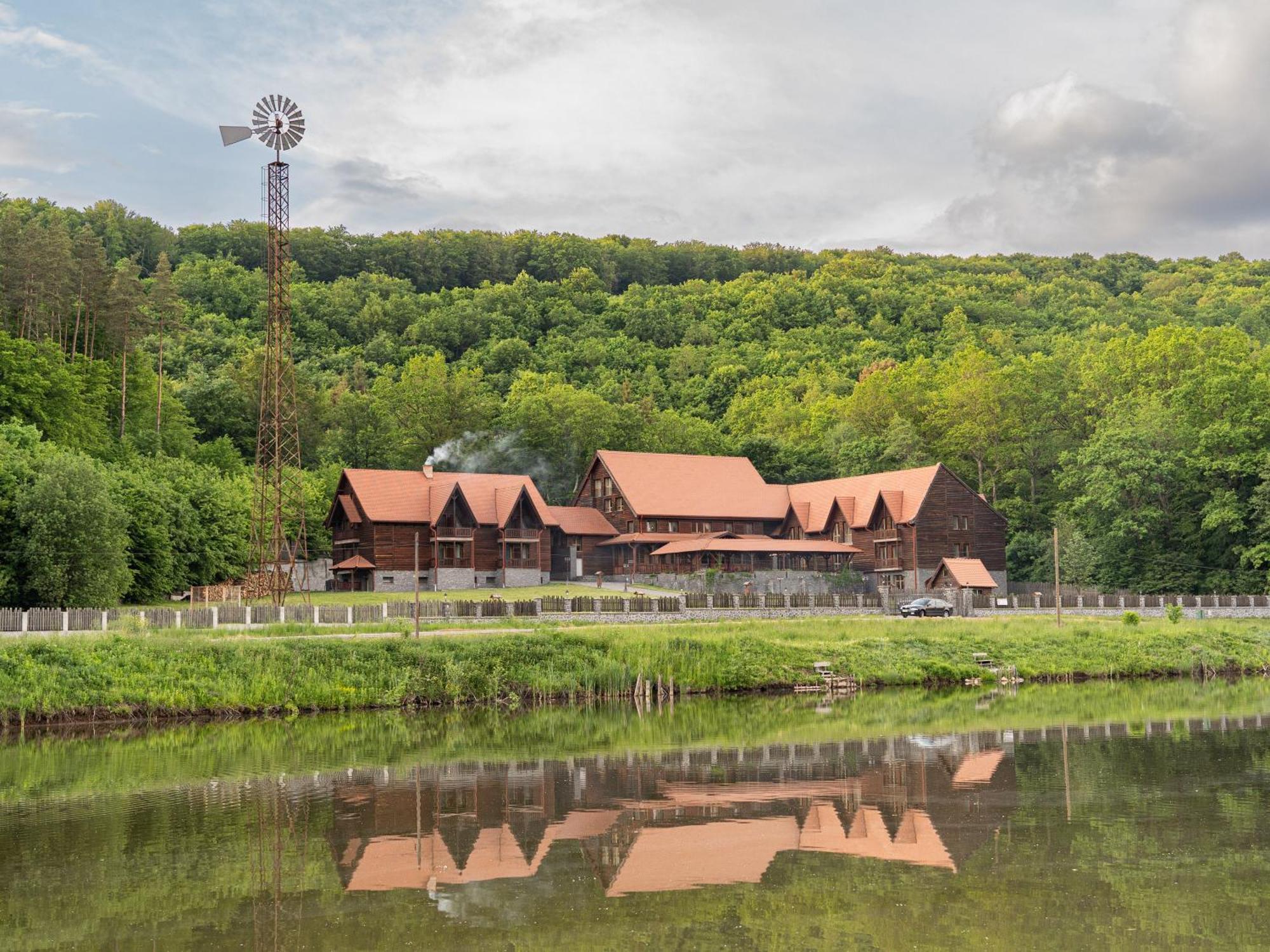 5.Evszak Hotel Sfântu-Gheorghe Eksteriør billede